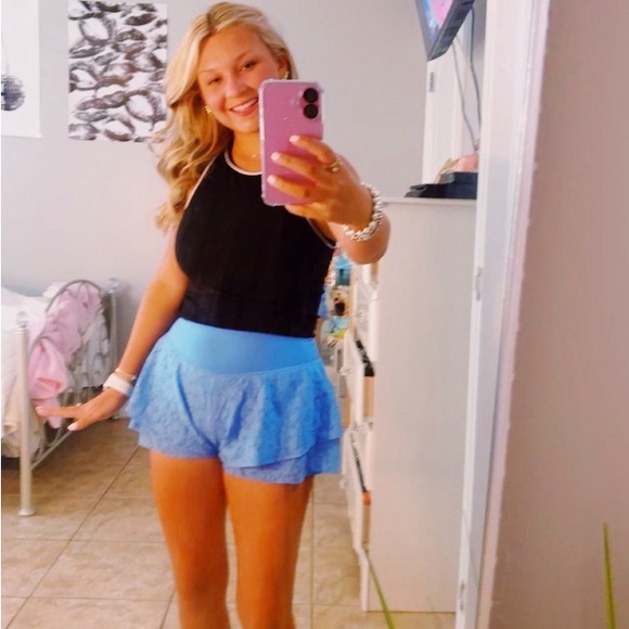 Meet your Posher, Kaitlyn - Picture 3 of 3